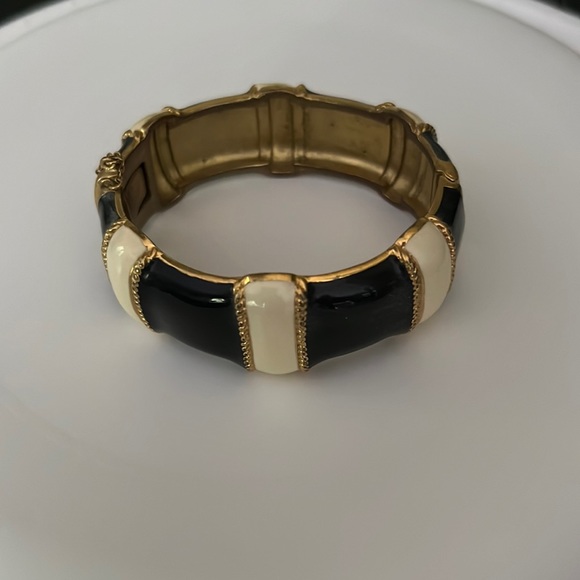 Chic GUC JCrew Black/White bangle style bracelet. - Picture 1 of 7